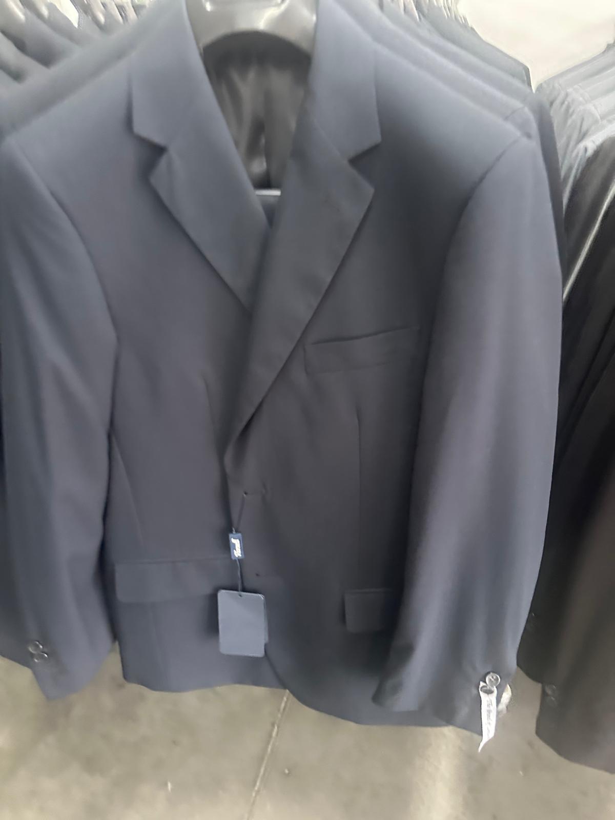 Wholesale lot of Italian brands: coats, knitwear, footwear, suits and jackets — 5,450 pcs.